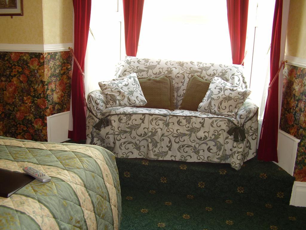 Weybourne Guest House Тенби Стая снимка