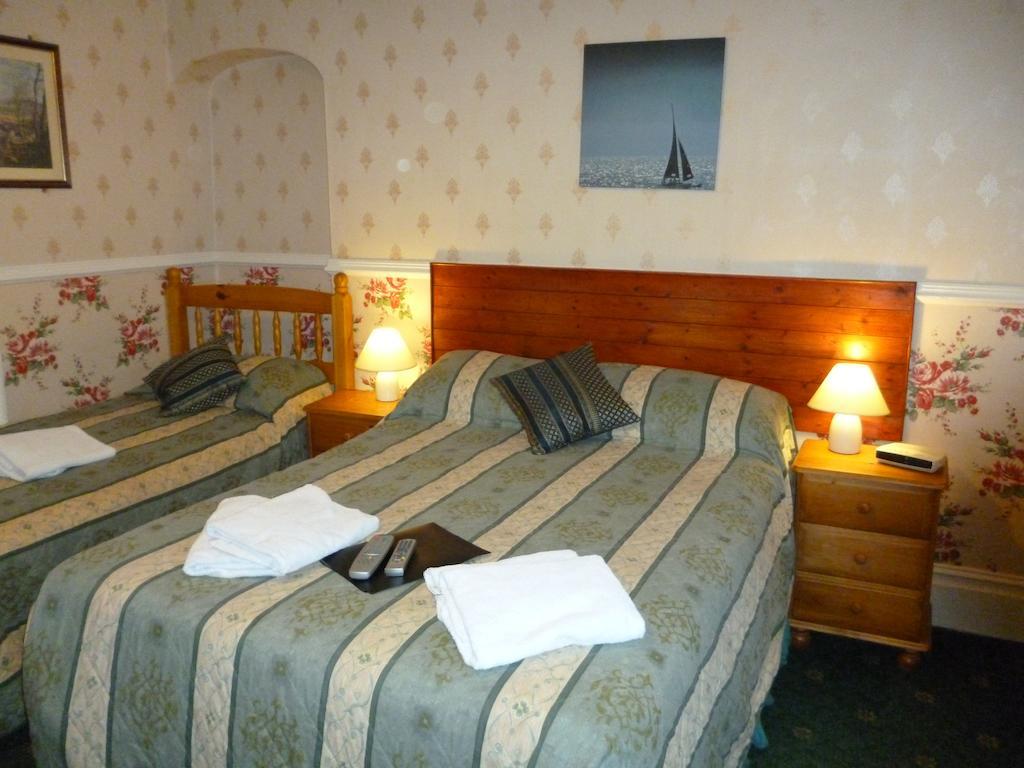 Weybourne Guest House Тенби Стая снимка